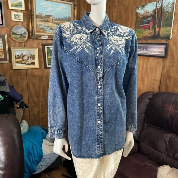 Vintage Denim Button-Up Shirt with Embroidery and Beaded Flowers - Picture 2 of 8
